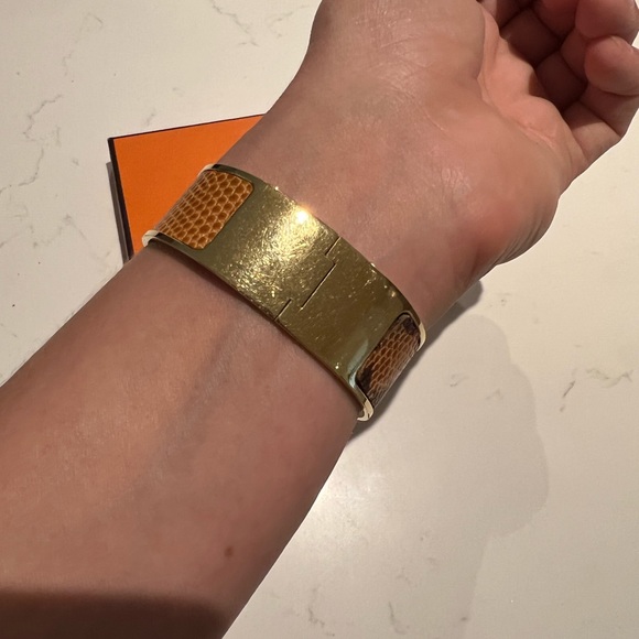 Hermes Bracelet Watch Gold Tone Includes Box - Picture 6 of 7